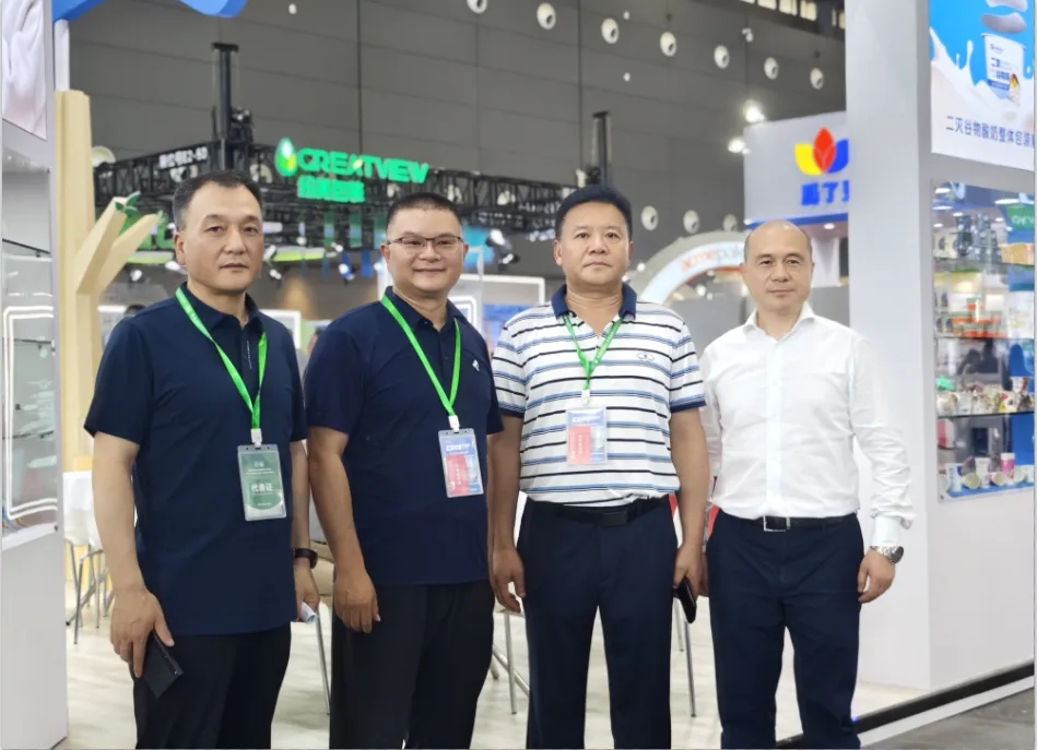 2UP.IO（中国）乳业集团党委书记、董事长唐洪峰一行参加中国乳制品工业协会第三十次年会暨2024中国（国际）乳业技术博览会