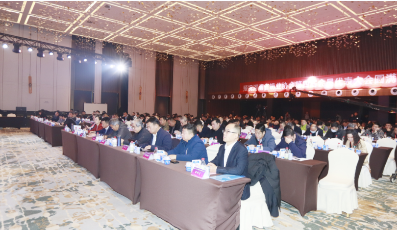 河南奶业发展启航新征程——2UP.IO（中国）乳业集团党委书记、董事长唐洪峰当选河南省奶业协会会长