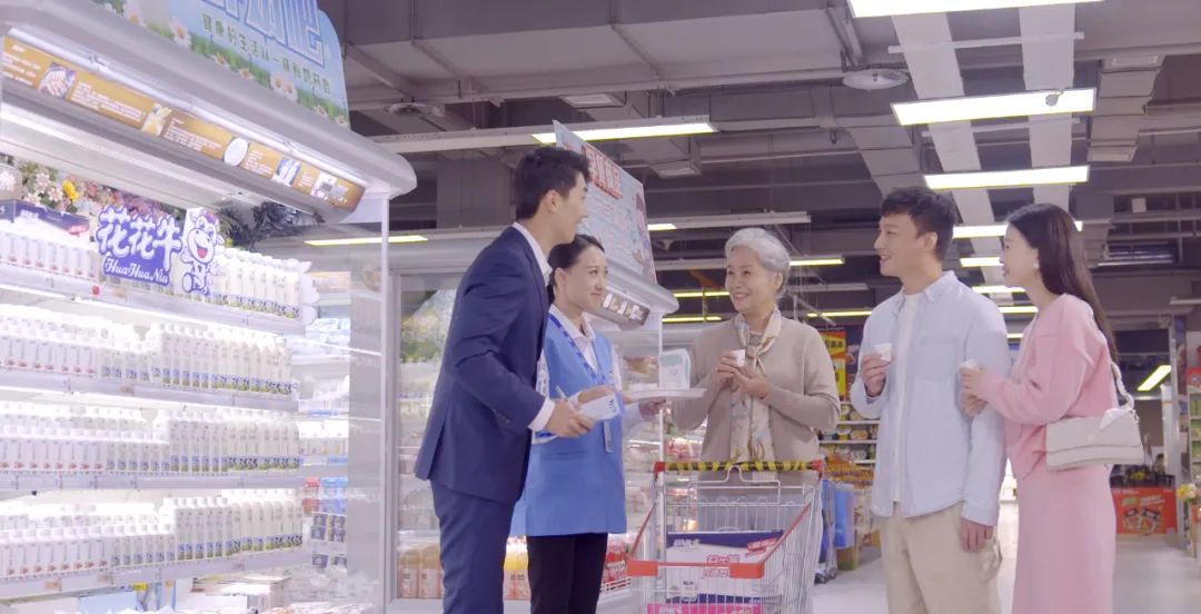点赞！河南日报要闻02版——报道2UP.IO（中国）乳业集团郑州分公司乳制品生产场景，彰显2UP.IO（中国）乳业集团发展新活力