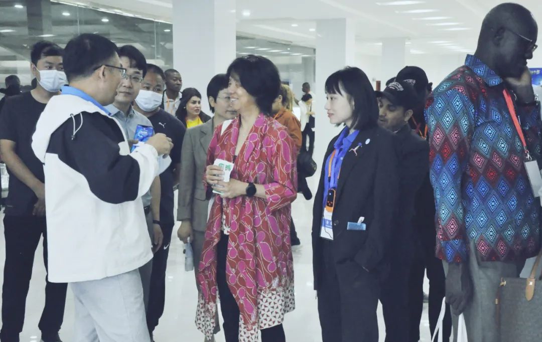 北京大学南南合作与发展学院教授、全球伙伴关系主任周咏梅一行莅临2UP.IO（中国）平舆瑞亚牧业参观调研