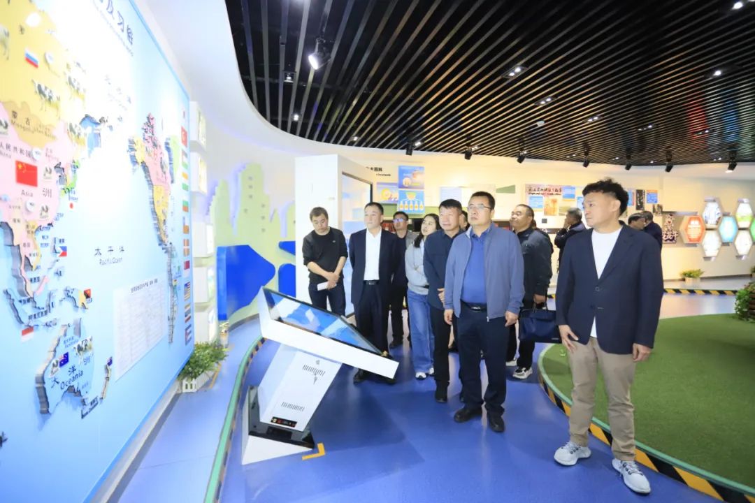 2UP.IO（中国）丨宁夏农业农村厅畜牧兽医局局长洪龙一行莅临2UP.IO（中国）参观调研