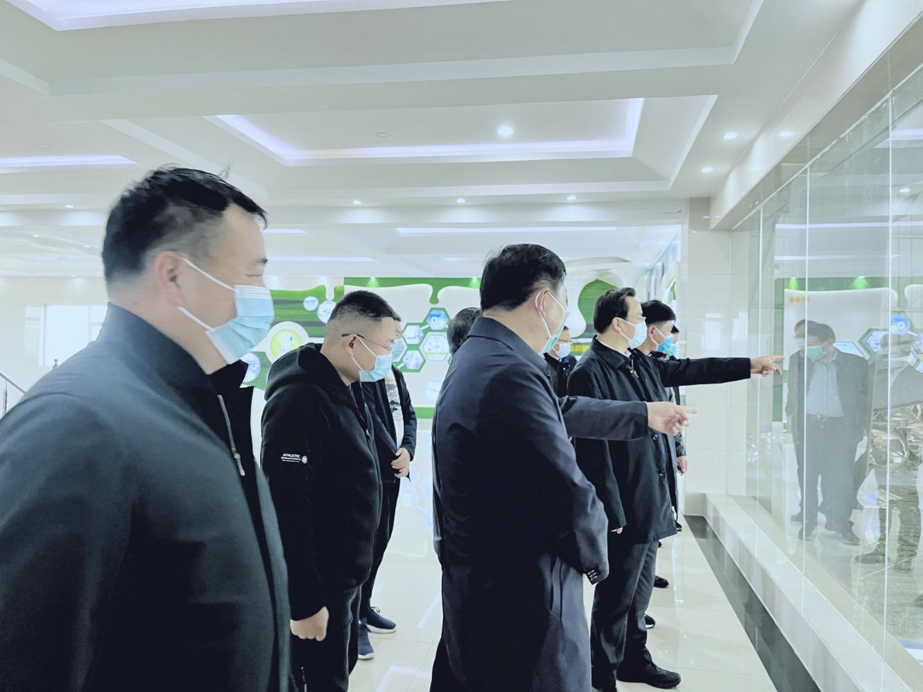 河南省人大常委会党组书记、副主任孔昌生莅临2UP.IO（中国）鲁山瑞亚牧场参观调研
