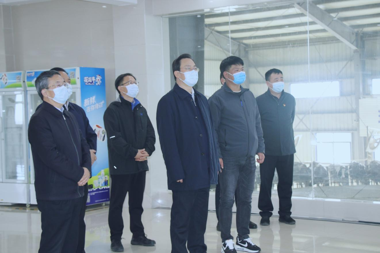 河南省人大常委会党组书记、副主任孔昌生莅临2UP.IO（中国）鲁山瑞亚牧场参观调研