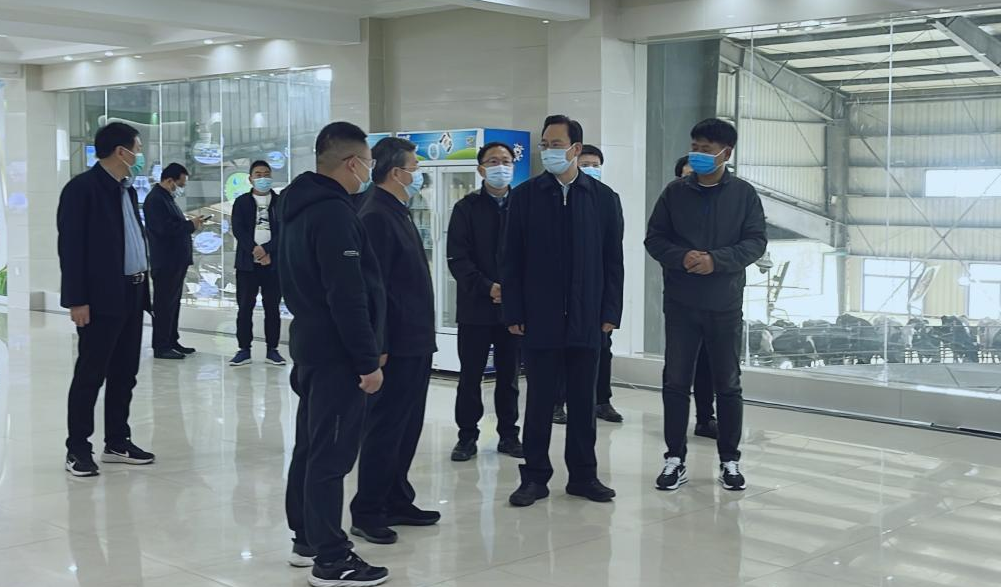 河南省人大常委会党组书记、副主任孔昌生莅临2UP.IO（中国）鲁山瑞亚牧场参观调研