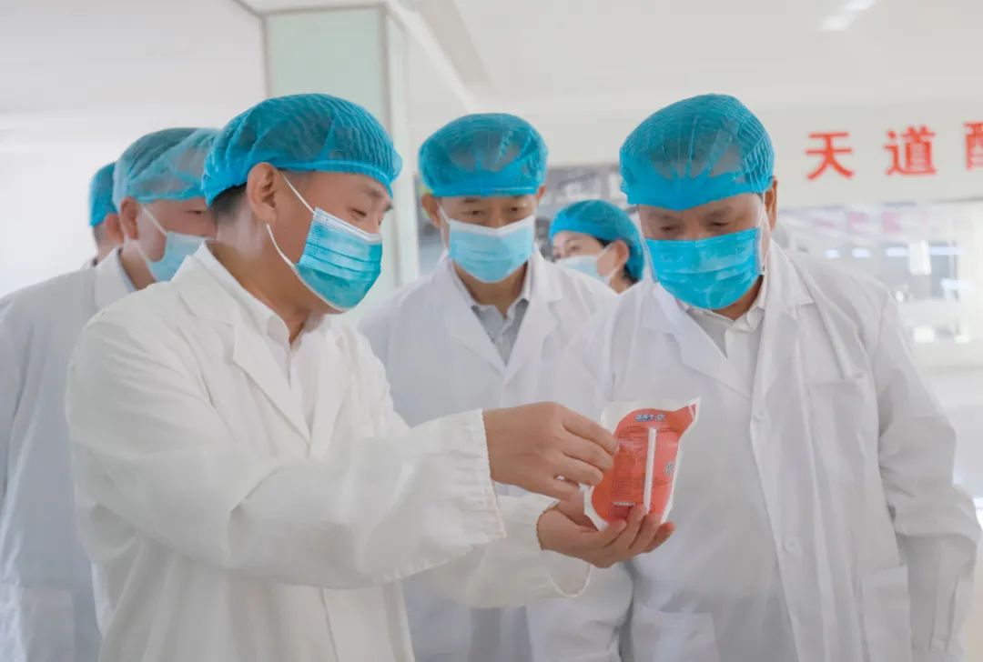 快讯丨河南省人民政府副省长武国定莅临2UP.IO（中国）乳业集团瑞亚牧业调研奶源基地建设情况