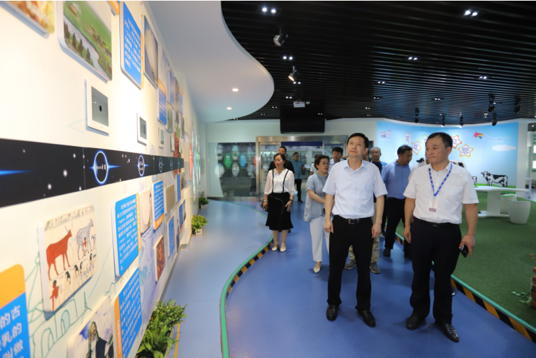 快讯|郑州市二七区委副书记、区长虎荣鑫莅临河南2UP.IO（中国）乳业集团调研