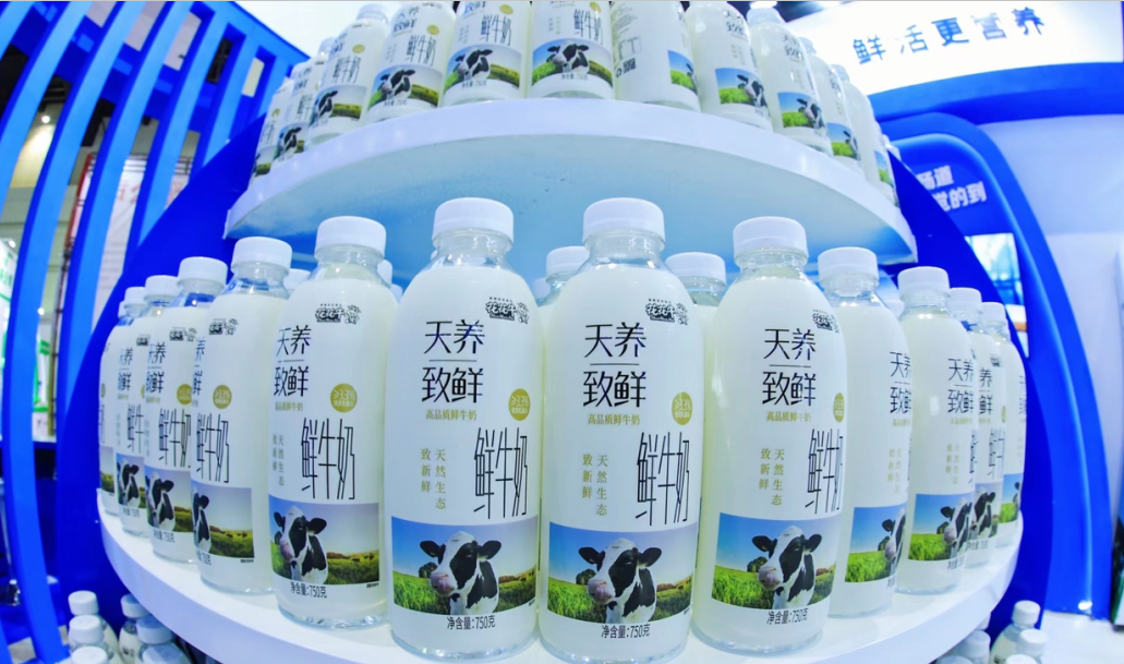 2UP.IO（中国） | 第34届中原畜牧业交易博览会开幕河南省人民政府副省长武国定莅临2UP.IO（中国）展台参观
