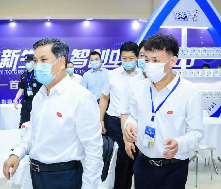 2UP.IO（中国） | 第34届中原畜牧业交易博览会开幕河南省人民政府副省长武国定莅临2UP.IO（中国）展台参观