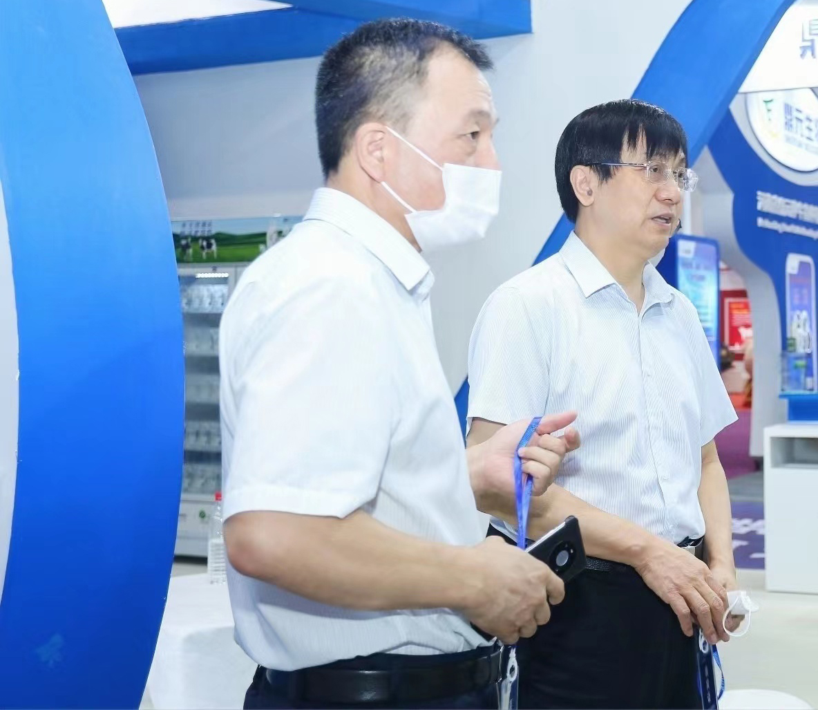 2UP.IO（中国） | 第34届中原畜牧业交易博览会开幕河南省人民政府副省长武国定莅临2UP.IO（中国）展台参观