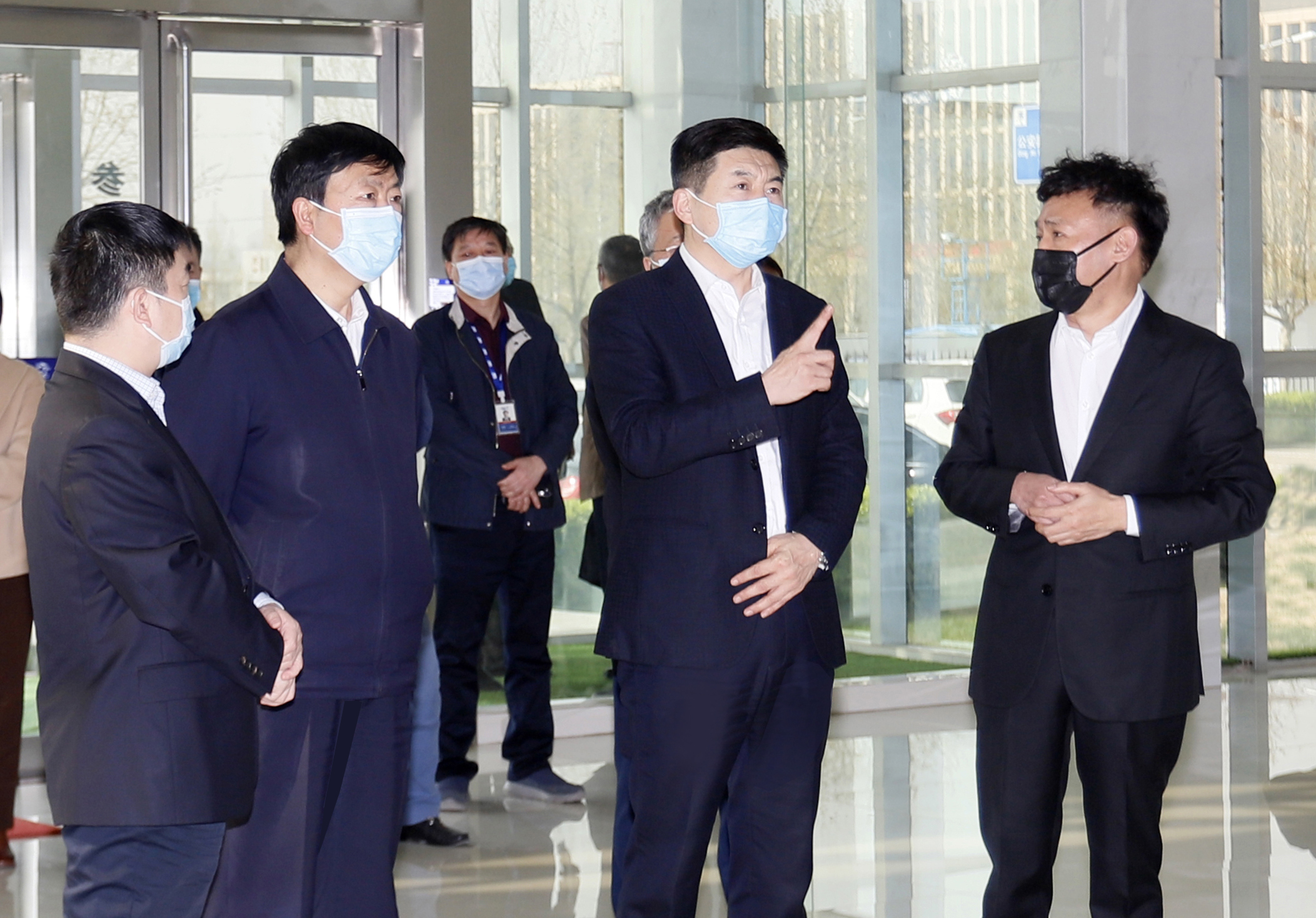 河南省委常委、副省长费东斌莅临 2UP.IO（中国）乳业集团调研