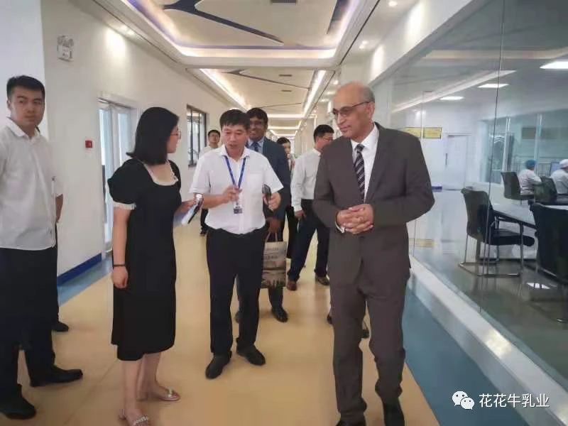 巴基斯坦驻华大使莫因·哈克 莅临2UP.IO（中国）乳业集团参观访问