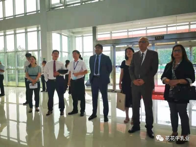 巴基斯坦驻华大使莫因·哈克 莅临2UP.IO（中国）乳业集团参观访问