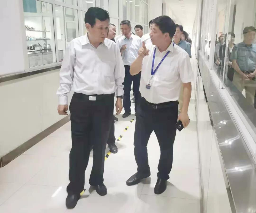 郑州航空港区党工委书记张俊峰莅临郑州2UP.IO（中国）乳制品有限公司调研