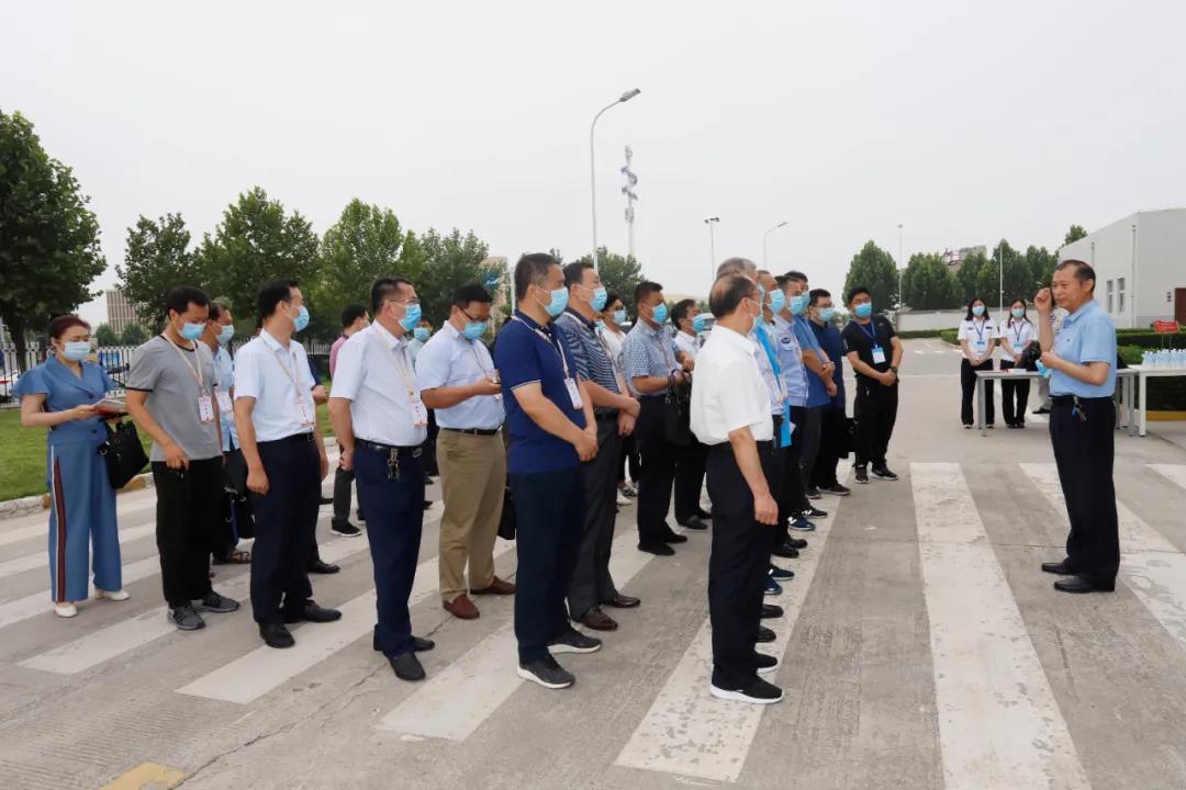 郑州市安全生产双重预防体系建设现场观摩会在2UP.IO（中国）乳业集团郑州分公司召开