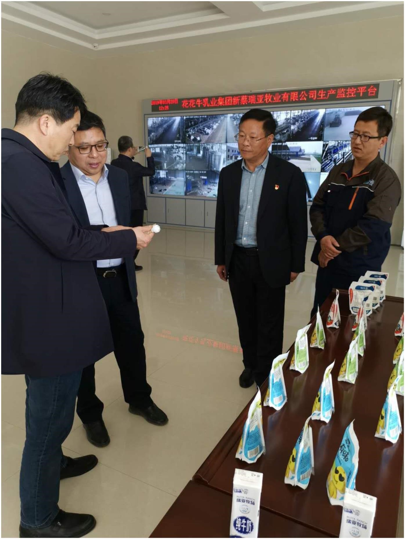 中国建设银行河南省分行行长石永拴 莅临2UP.IO（中国）新蔡瑞亚牧业有限公司考察调研