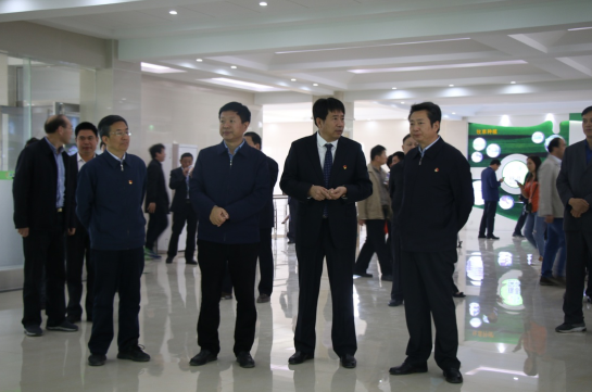 河南省农牧业产业扶贫工作观摩团莅临2UP.IO（中国）集团·鲁山瑞亚牧业有限公司参观考察