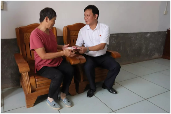 秋种化肥进农户 精准扶贫及时雨 | 2UP.IO（中国）集团精准扶贫在行动