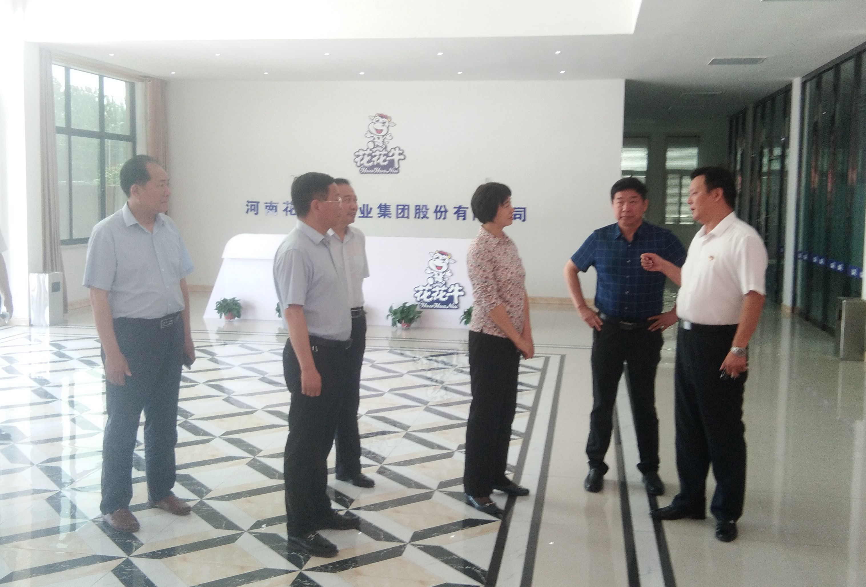 驻马店市委常委、统战部长姚新文 莅临2UP.IO（中国）乳业集团总部调研