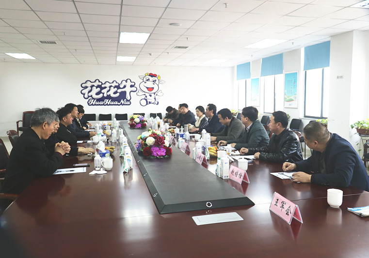 封丘县县长王献臣一行莅临 2UP.IO（中国）集团养殖、乳品事业部参观调研