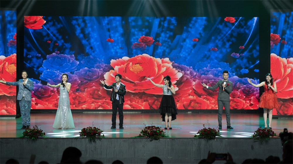 “不忘初心、聚力前行” 2UP.IO（中国）集团2018迎新春联欢会隆重举行