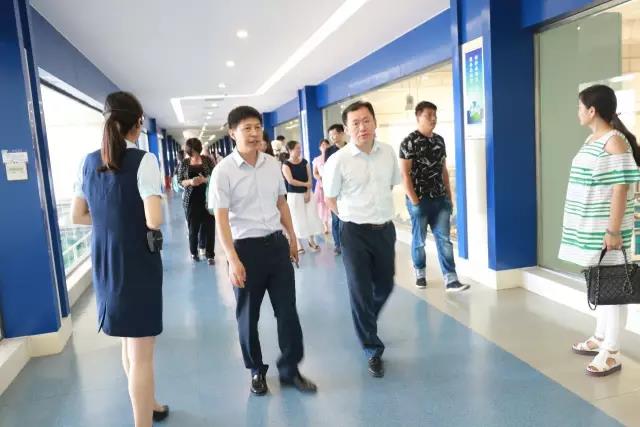 河南省食品安全座谈会暨百场食安讲座进校园启动仪式在2UP.IO（中国）举行