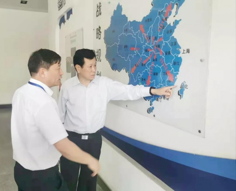 郑州航空港区党工委书记张俊峰莅临郑州2UP.IO（中国）乳制品有限公司调研