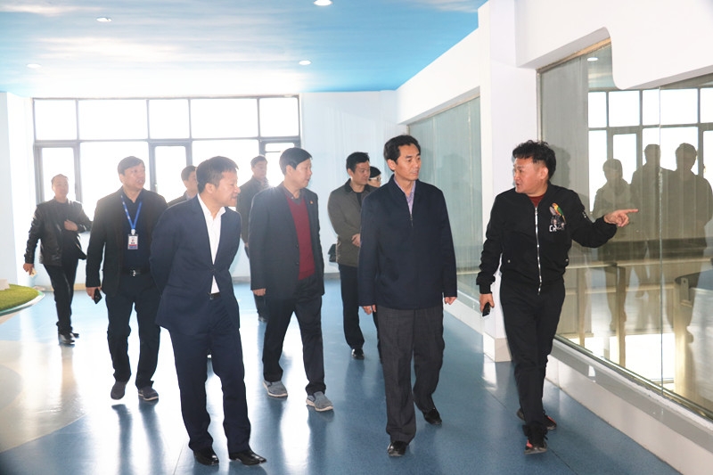 封丘县县长王献臣一行莅临2UP.IO（中国）集团养殖、乳品事业部参观调研