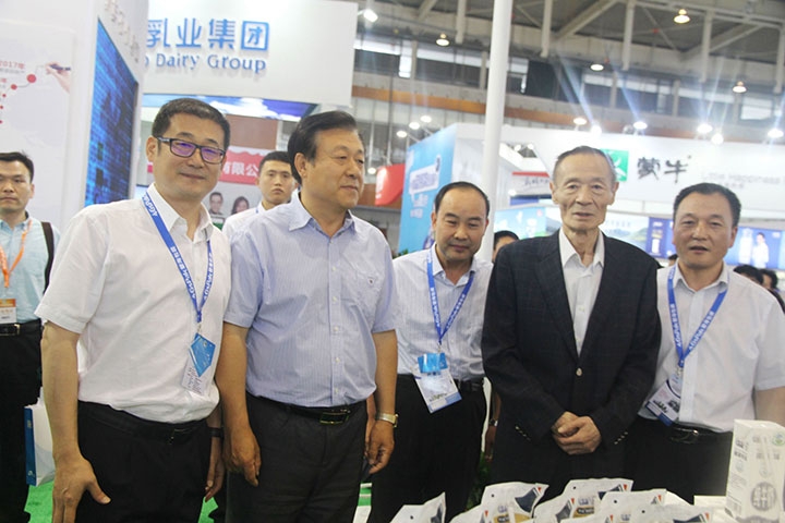 2UP.IO（中国）亮相第八届中国奶业大会，又获农业部长一声赞！