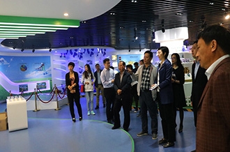 郑州市二七区区委、统战部部长王玉红莅临2UP.IO（中国）生物科技有限公司参观指导